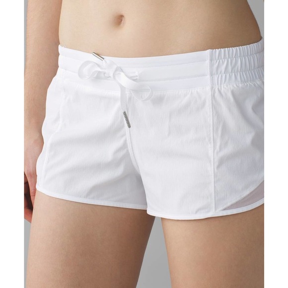 lululemon athletica Pants - Lululemon Hotty Hot Short II 2.5" White Size 6